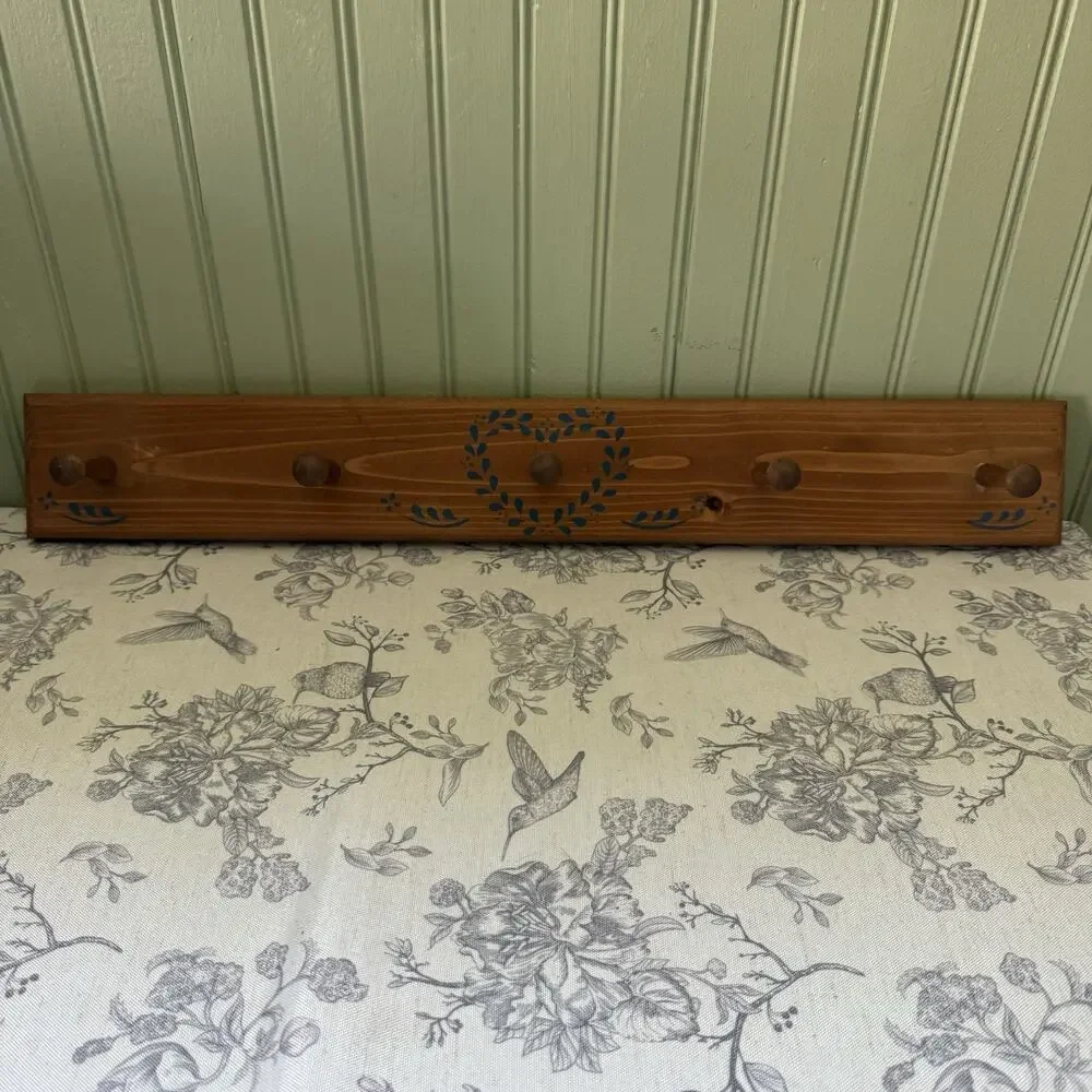 Vtg 90s Painted Heart Wood Shelf Peg Country Cottage Farmhouse 24” Rustic Shabby